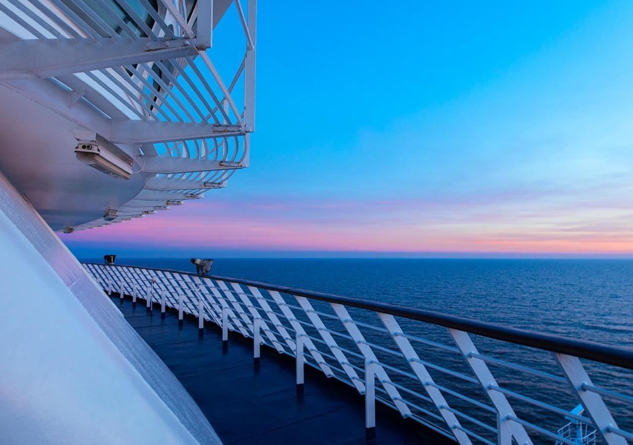 Viking Line Ferry Gabriella - One-Way Journey From Stockholm To Helsinki Hotel Екстериор снимка