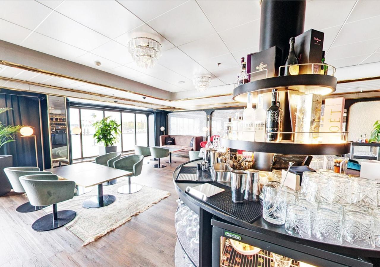 Viking Line Ferry Gabriella - One-Way Journey From Stockholm To Helsinki Hotel Екстериор снимка