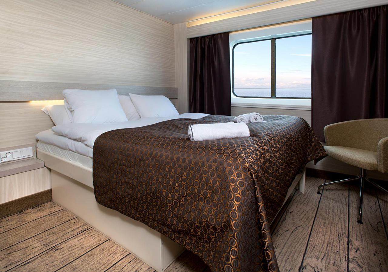 Viking Line Ferry Gabriella - One-Way Journey From Stockholm To Helsinki Hotel Стая снимка