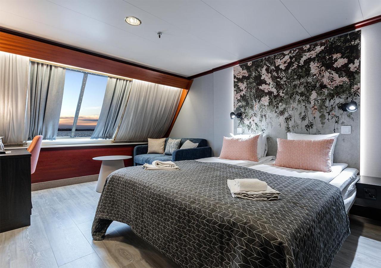 Viking Line Ferry Gabriella - One-Way Journey From Stockholm To Helsinki Hotel Стая снимка