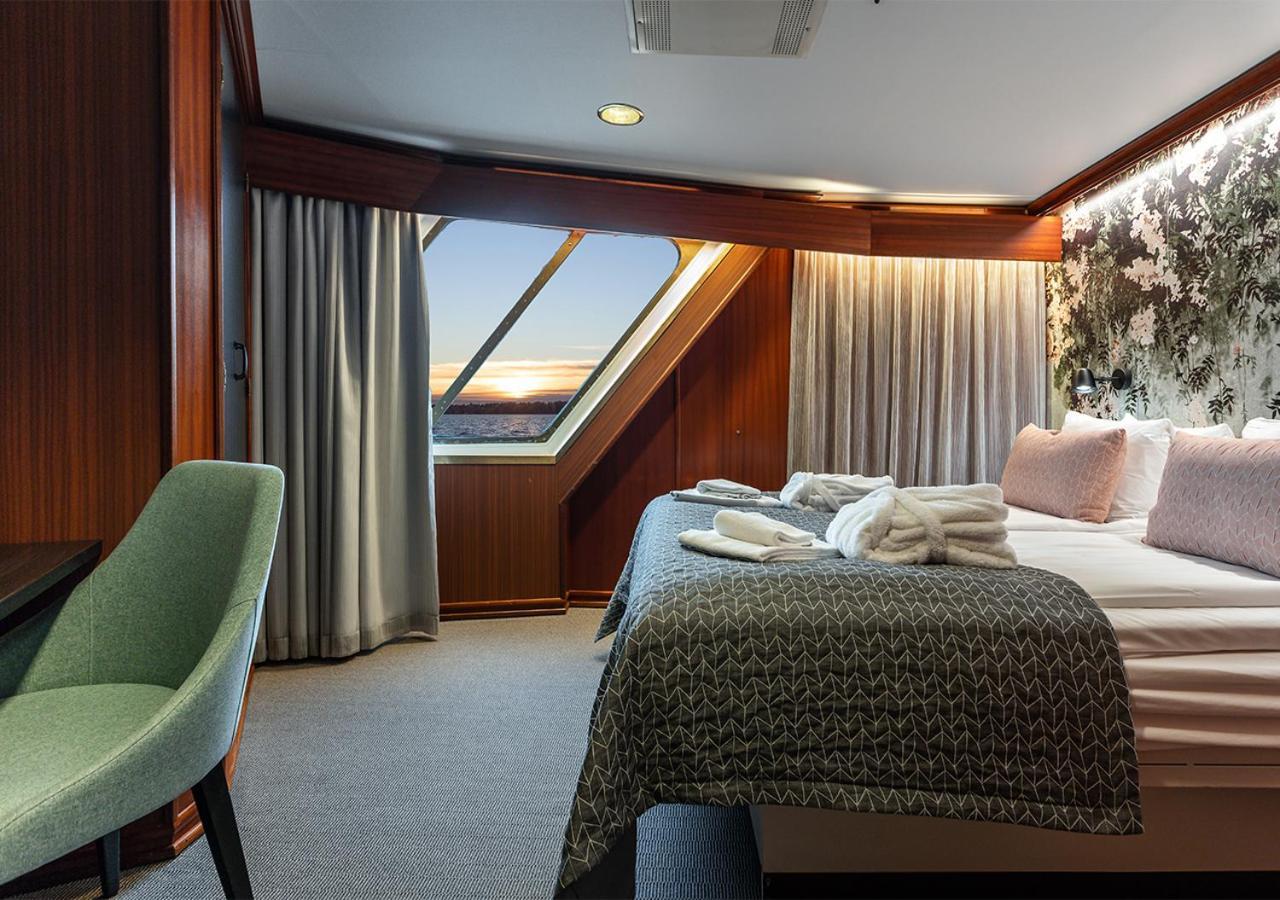 Viking Line Ferry Gabriella - One-Way Journey From Stockholm To Helsinki Hotel Стая снимка