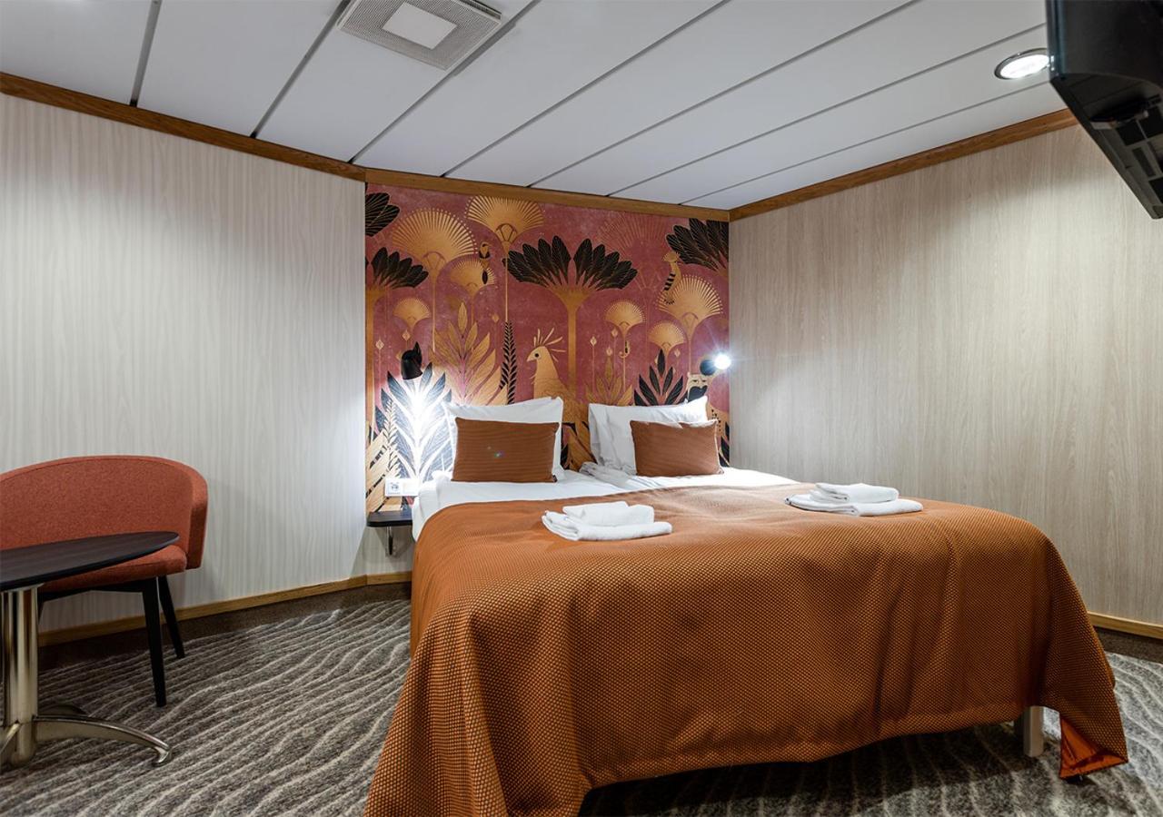 Viking Line Ferry Gabriella - One-Way Journey From Stockholm To Helsinki Hotel Стая снимка