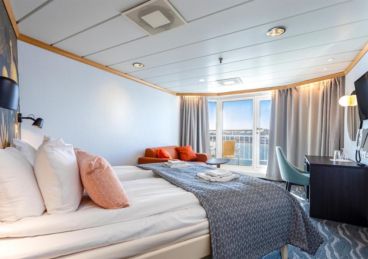 Viking Line Ferry Gabriella - One-Way Journey From Stockholm To Helsinki Hotel Стая снимка