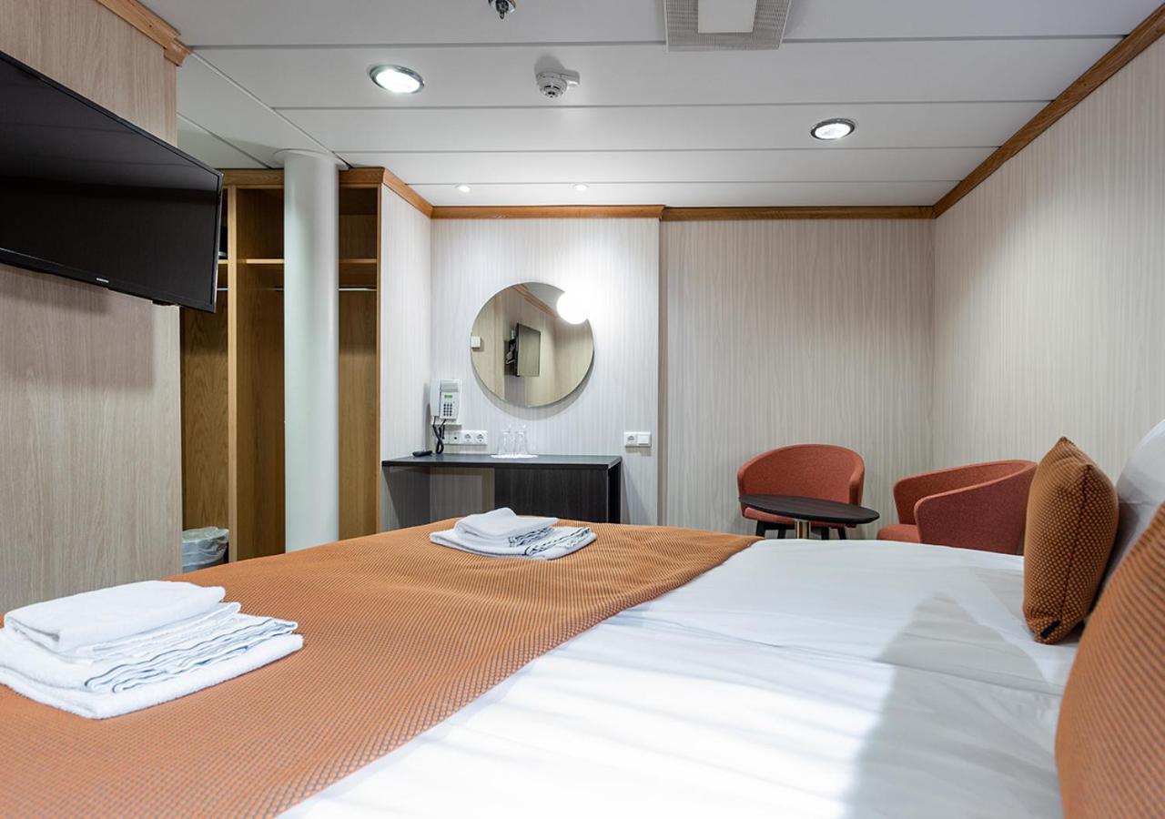 Viking Line Ferry Gabriella - One-Way Journey From Stockholm To Helsinki Hotel Стая снимка