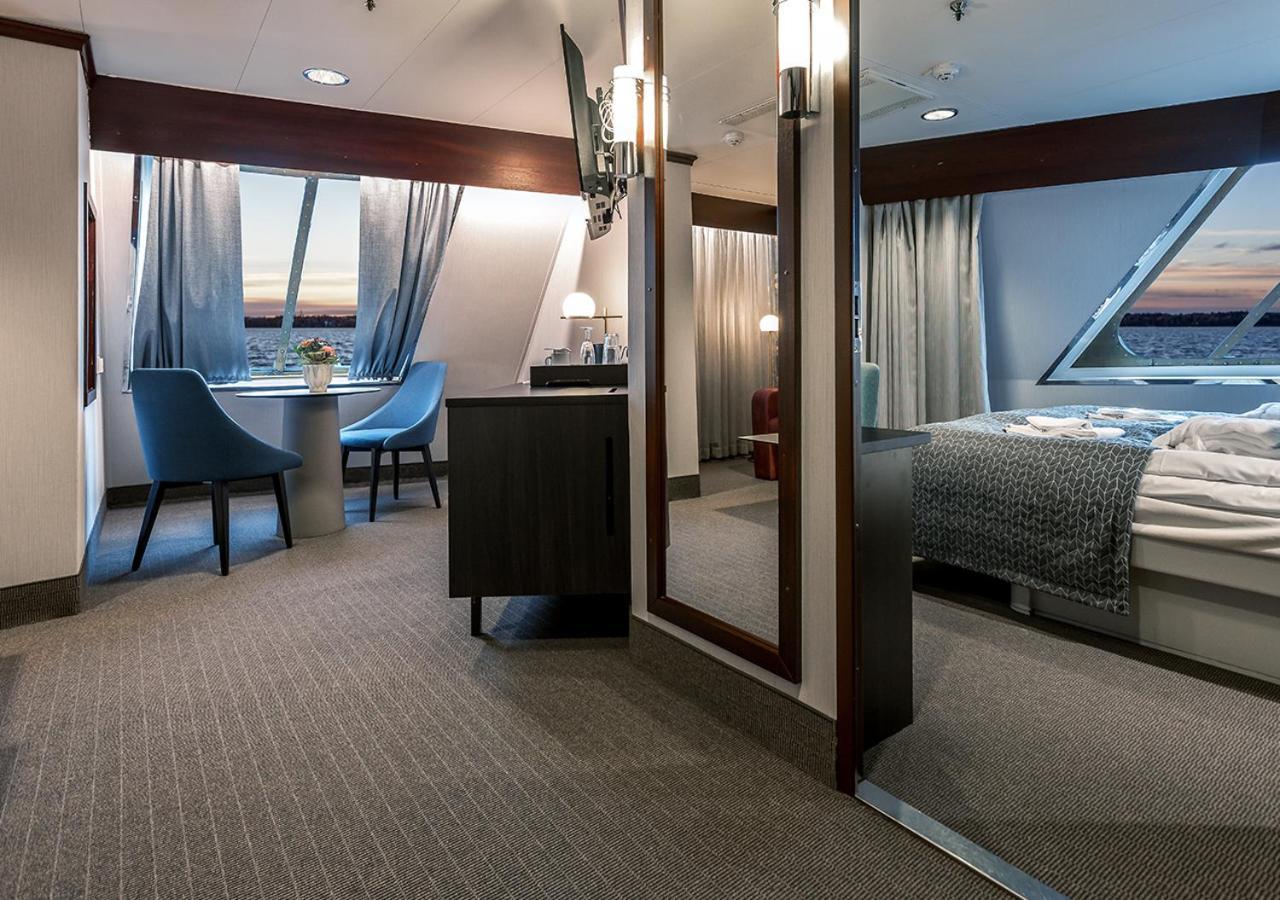 Viking Line Ferry Gabriella - One-Way Journey From Stockholm To Helsinki Hotel Стая снимка